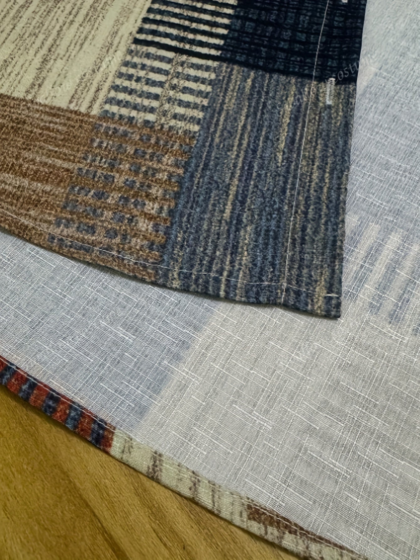 Thordis | Skjortebluse med jordnære toner og grafisk mønster