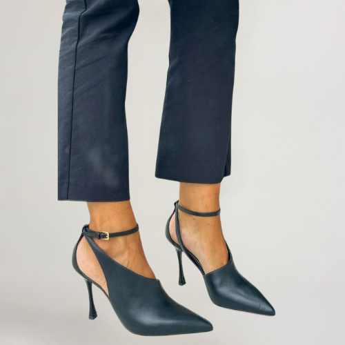 Elmina | Skulpturelle pumps med stiletthæl og ankelrem