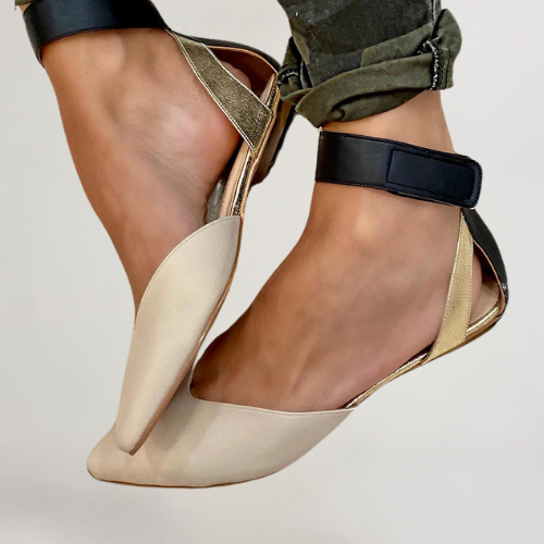 Frøya | Minimalistiske flats med asymmetrisk design