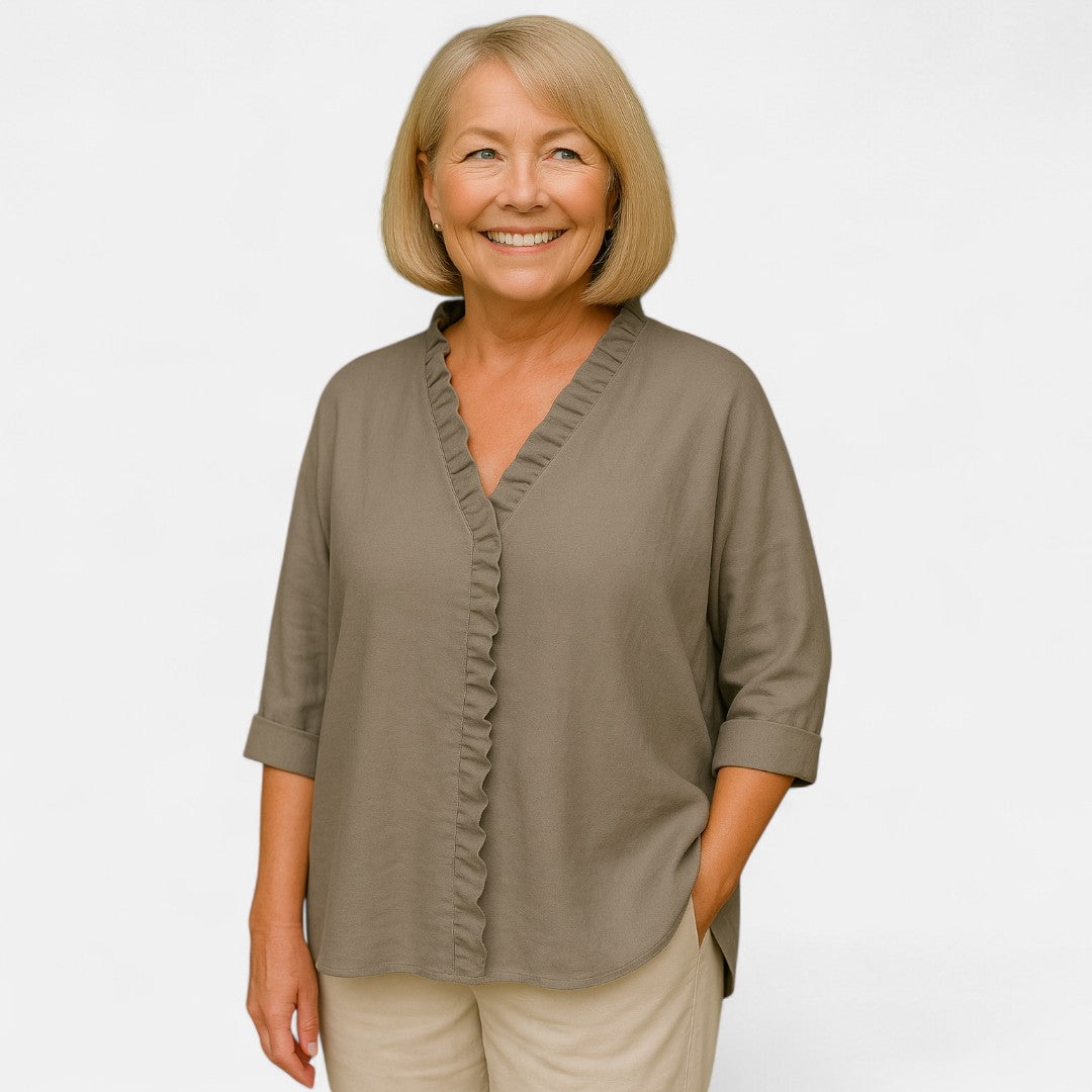 Gullbjørg™ | Koselig Ruffle Bluse