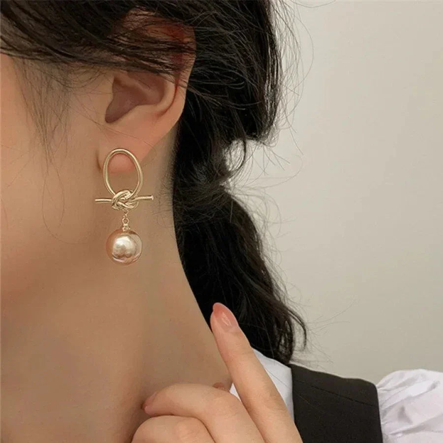 Kallie – Elegant Stenøreringer